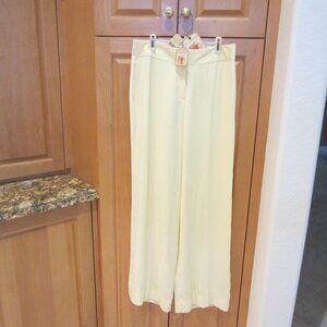Woman's Tommy Bahama Slacks